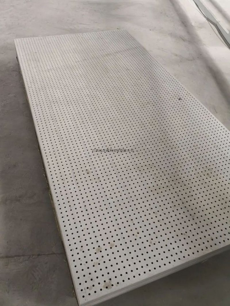 吸聲用穿孔纖維水泥